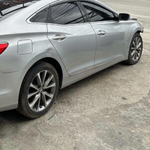 Friso direito do azera