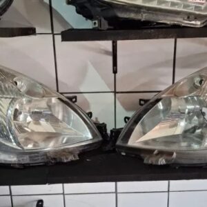 Par Farol Grand Livina 2011