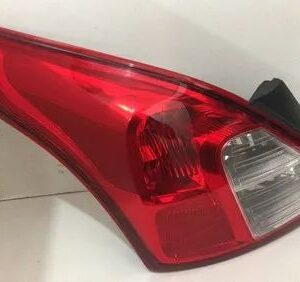 Lanterna Esquerda Nissan Versa SL 2019